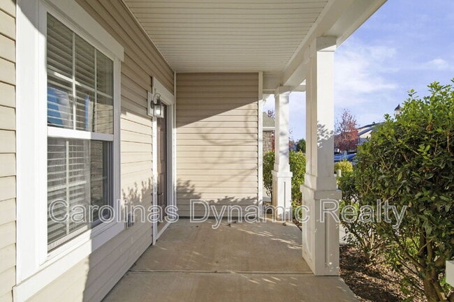 Foto del edificio - 6223 Woodland Commons Dr