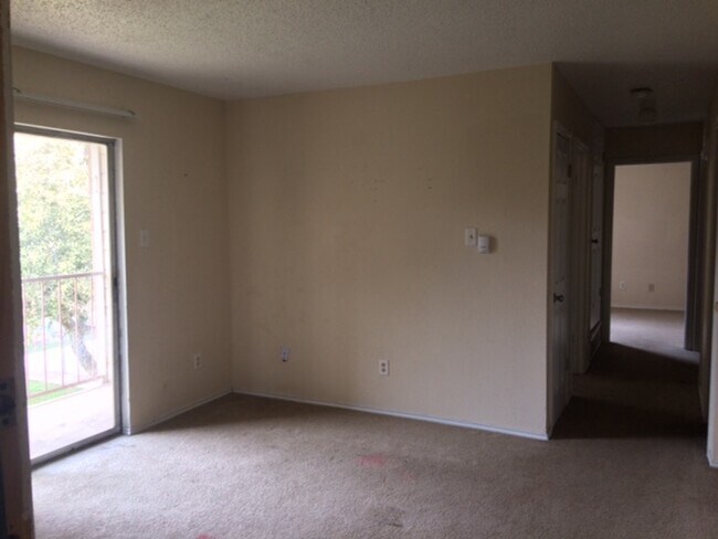 Living room - 1099 Lago Vista Blvd