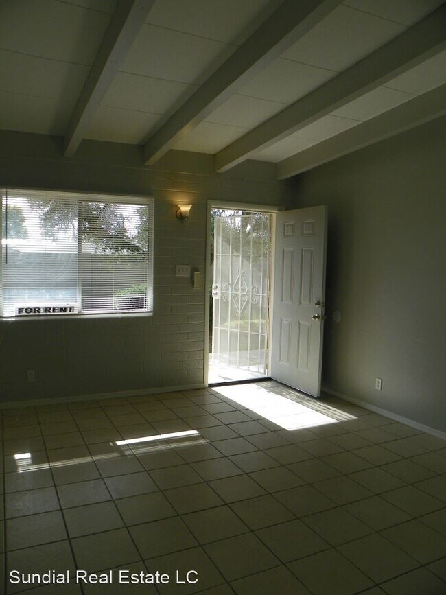 Building Photo - 3630 N 15th Ave