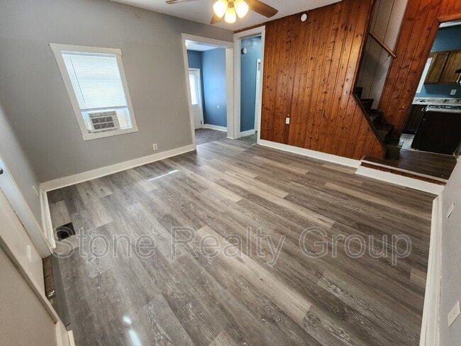 Building Photo - 427 3rd Ave