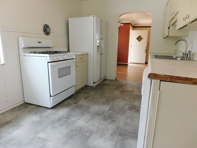 Building Photo - 535 Orchard Avenue