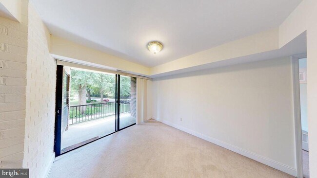 Foto del edificio - 2114 Bonnywood Ln