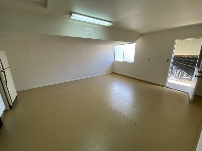 Building Photo - 825 Raaberg Way