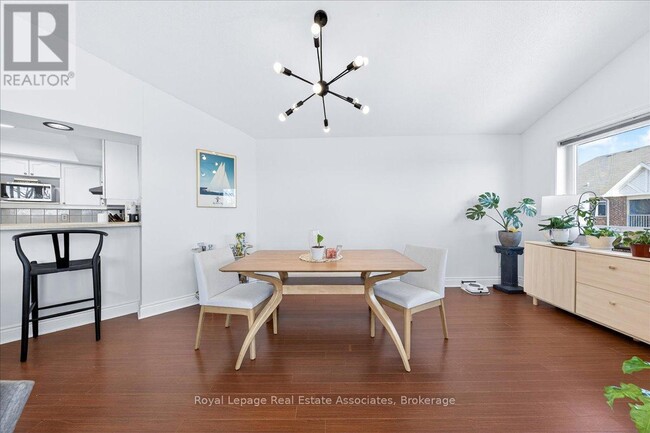 Building Photo - 75 Bristol Rd E