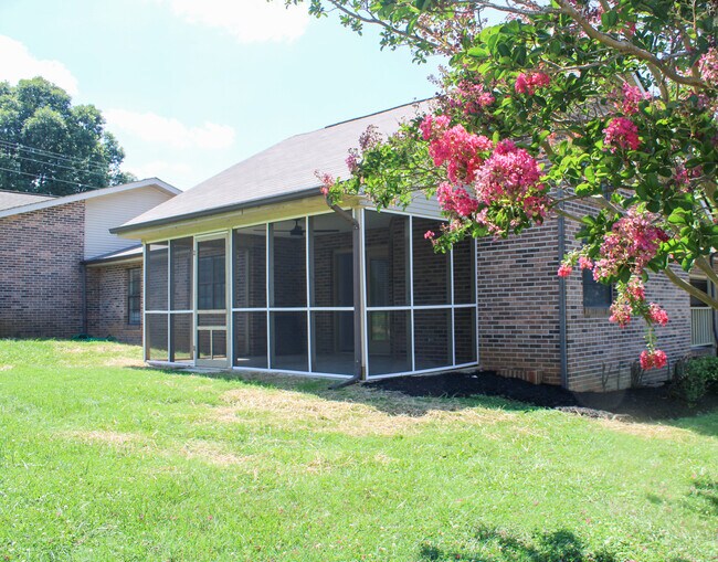 Building Photo - 1143 N Rachaels Cir