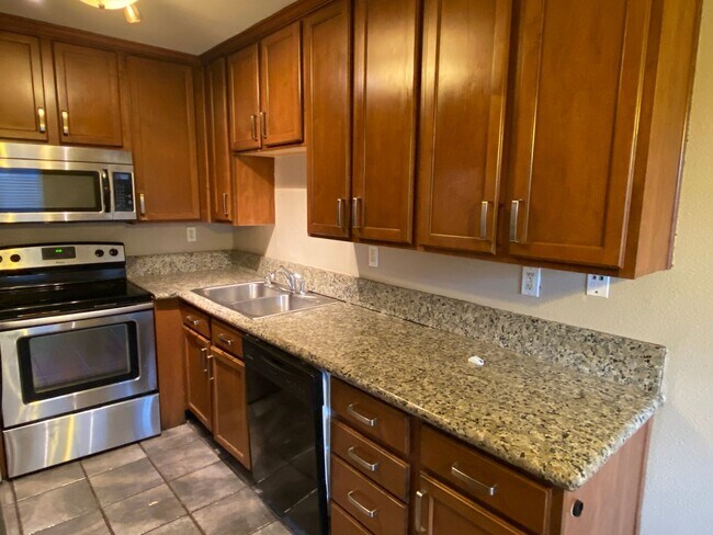 Foto del edificio - 2 bed 2 bath downstairs unit