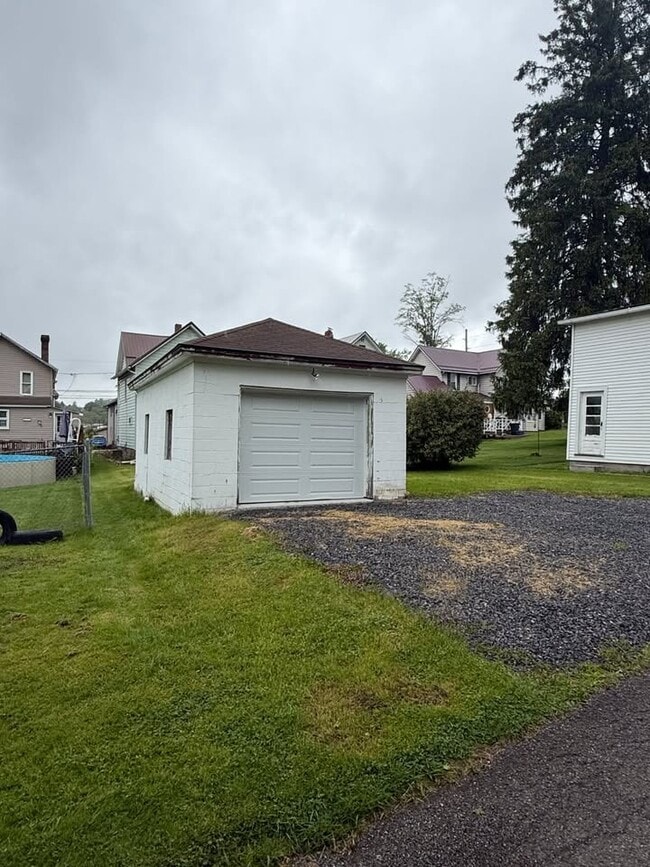 Building Photo - 411 Knarr St
