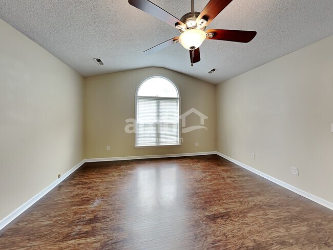 Building Photo - 301 Kingfisher Drive