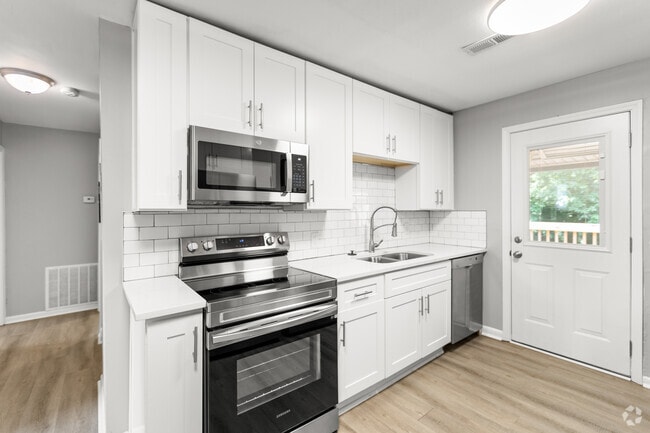 Building Photo - 3400 Clifton Ave