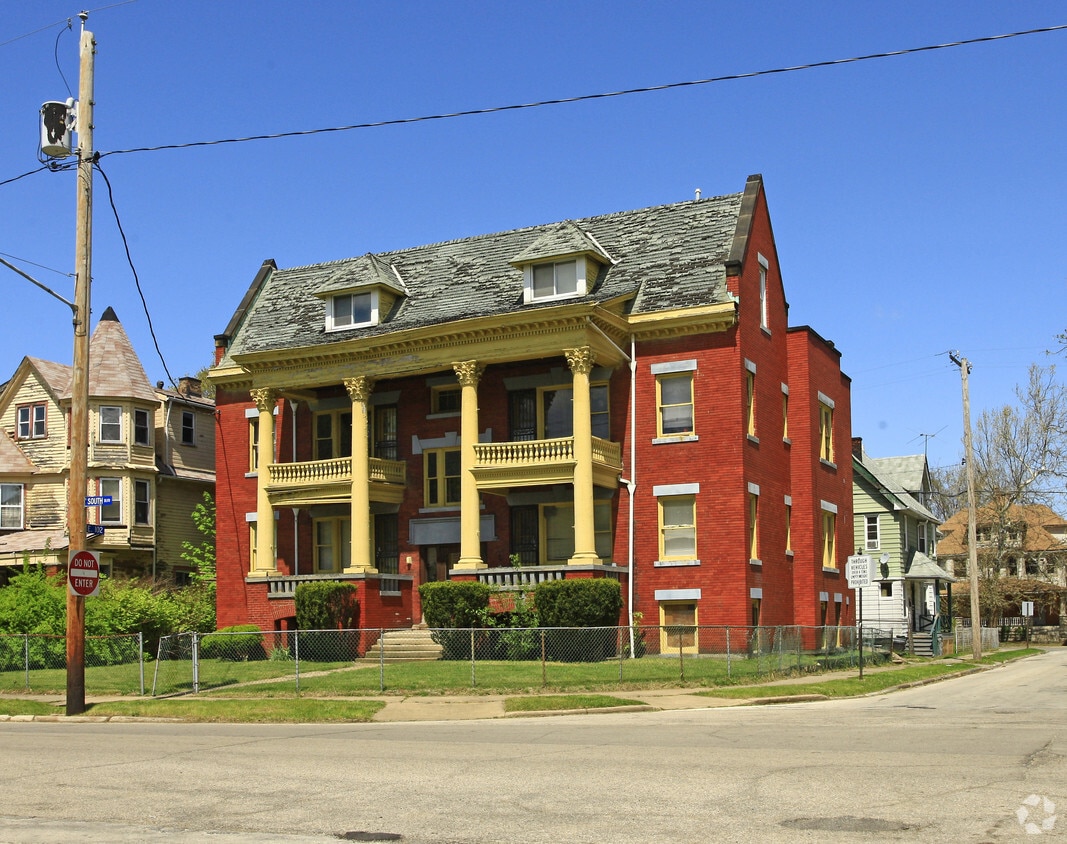 10127 South Blvd, Cleveland, OH 44108 Apartments in Cleveland, OH