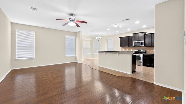 Foto del edificio - 3403 Cricklewood Drive