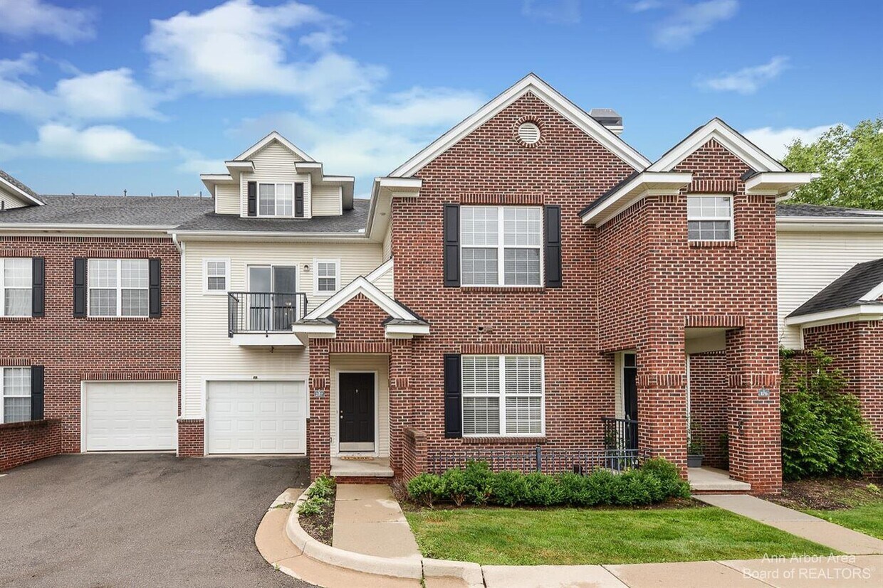 Primary Photo - 331 Scio Village Ct