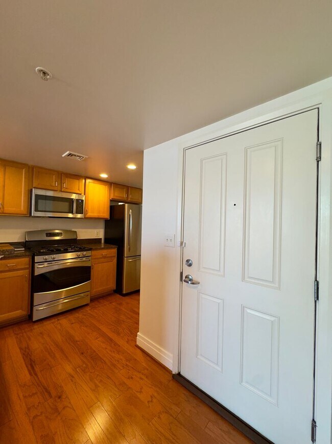Foto del edificio - Charming 1 Bedroom/1 Bathroom Apartment Unit with In-Unit Laundry in Downtown Baltimore, MD!