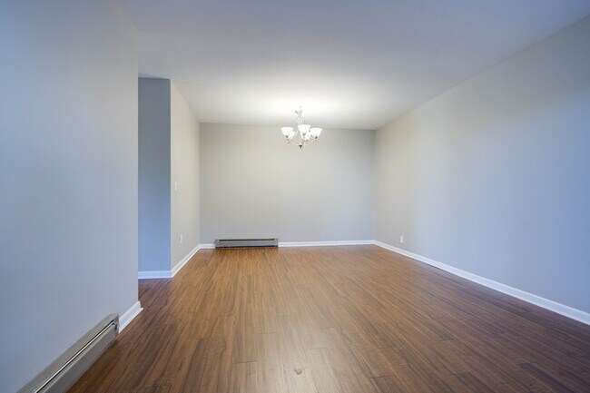 Building Photo - 2601 Hillsboro Pike