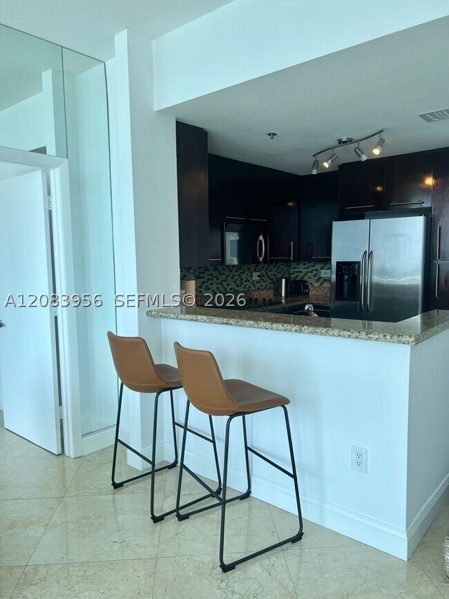 Foto del edificio - 6515 Collins Ave