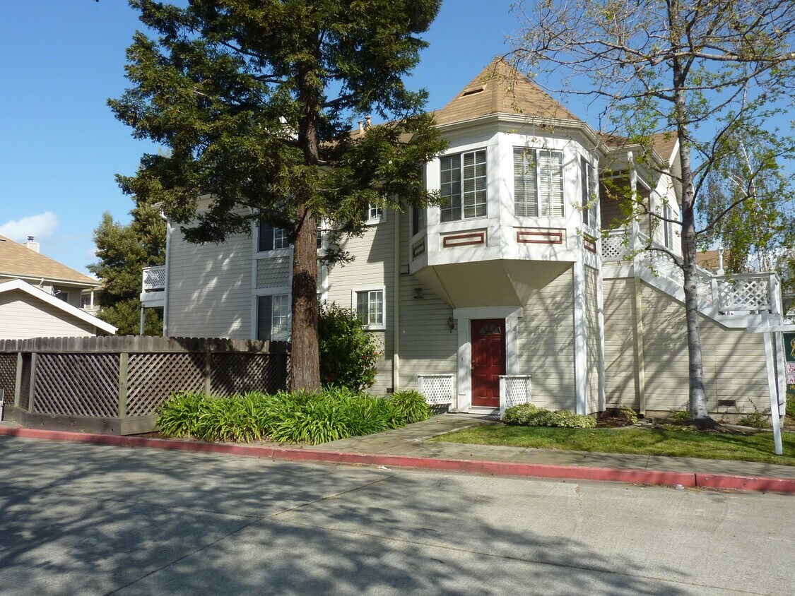 Entry to lower unit - 816 14th St