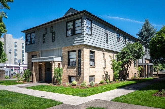 Foto del edificio - Cozy Studio, Available Now, Great location to Downtown!!