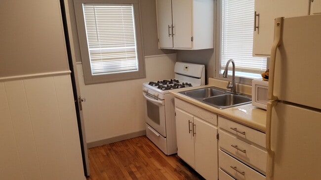 Building Photo - 2 bedroom 1 bath house