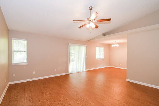 Foto del edificio - 542 Lewis Morris St