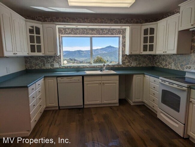 Building Photo - 4 br, 2 bath House - 2510 Summit Drive