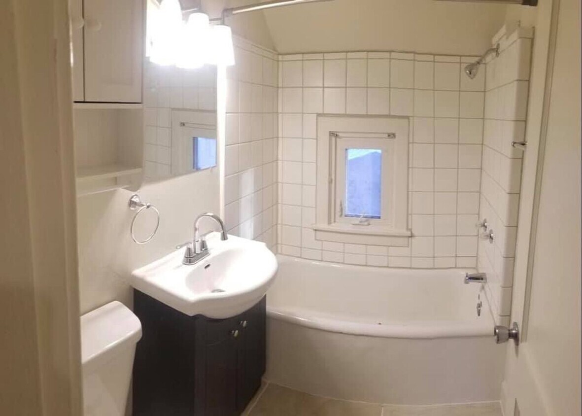 Primary Photo - 824 Johnson St