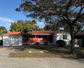 Building Photo - 819 Capri St