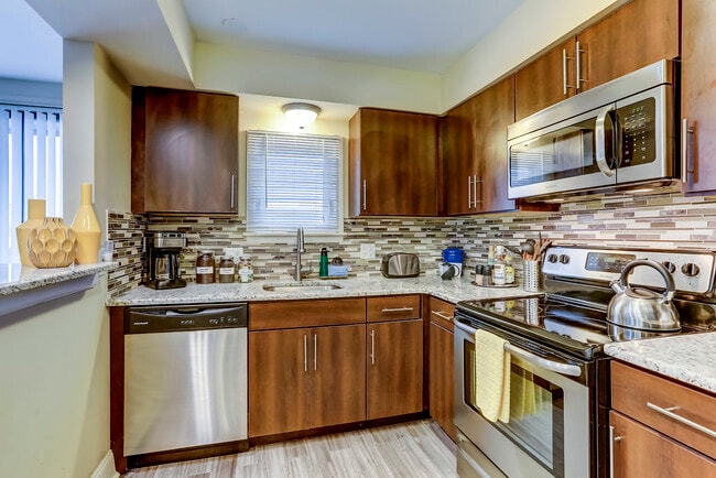 Building Photo - The Sans Souci