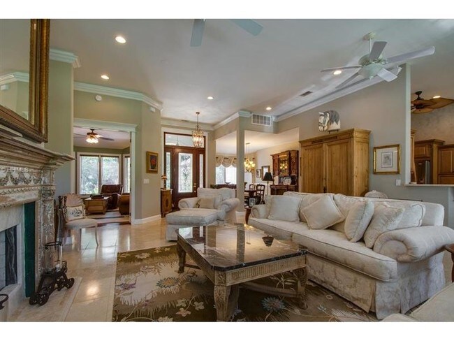 Building Photo - Desirable Rose Hill Home on the Golf Course