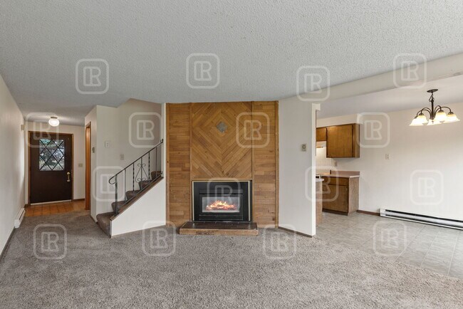 Building Photo - 208 W 13th Ave