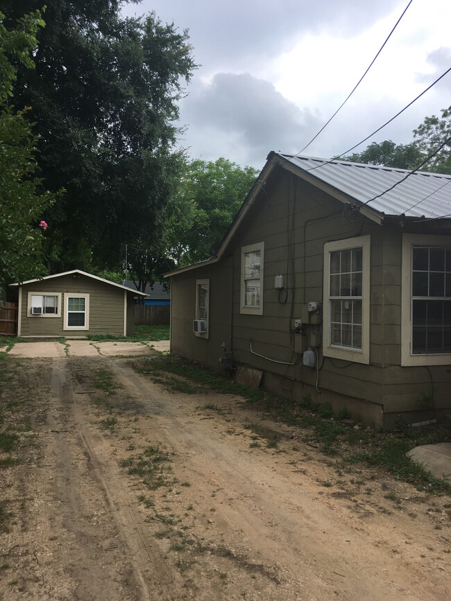 Building Photo - 1602 Fortview Rd