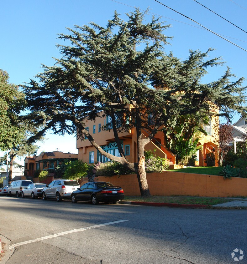 Foto del edificio - 801-805 N La Fayette Park Pl