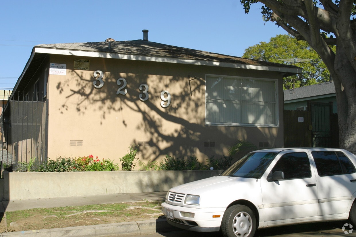 Building Photo - 3239 E Wilton St