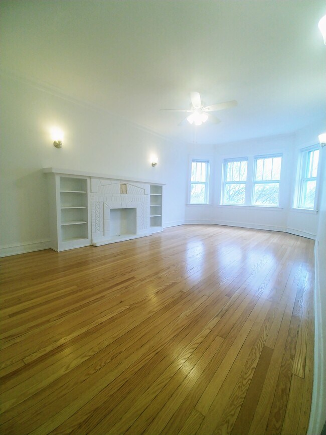 Living Room - 3508 W Dickens Ave