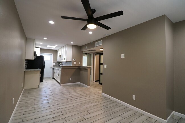 Building Photo - 101 North Oak Street, Unit #D