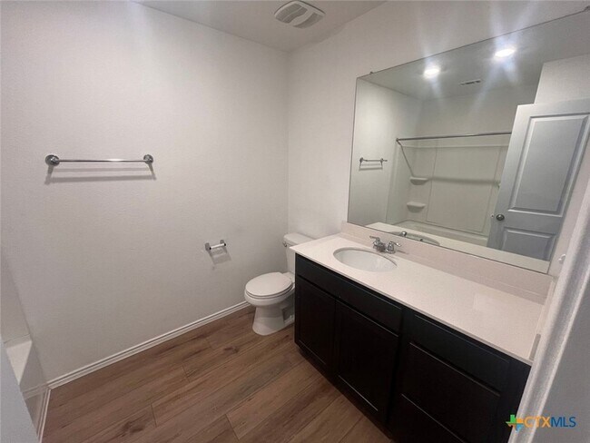 Building Photo - 346 Amber Gln