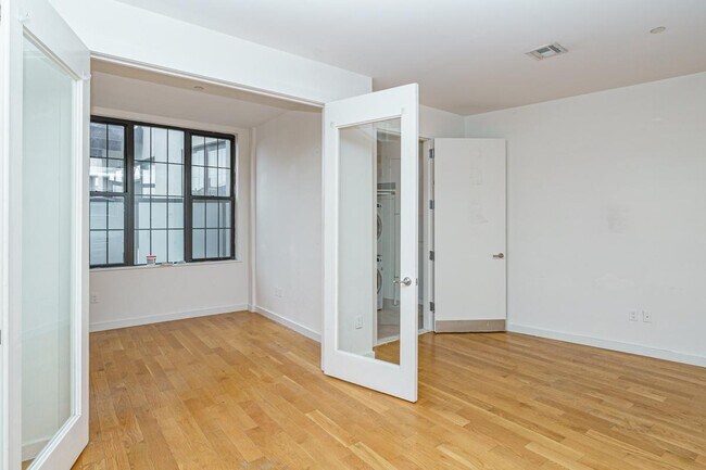 Building Photo - 687 Driggs Ave