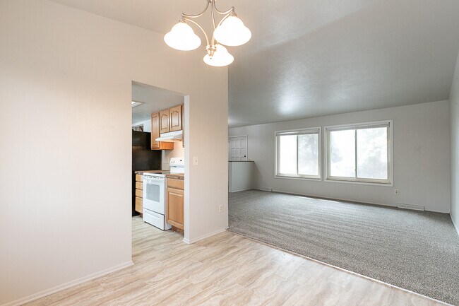 Foto del edificio - 6638 Cole Ct