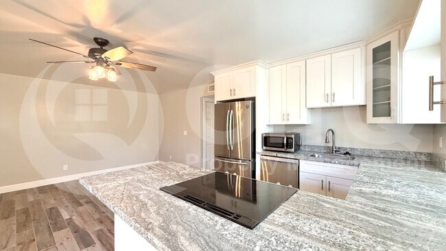 Building Photo - 1037 E Southshore Dr