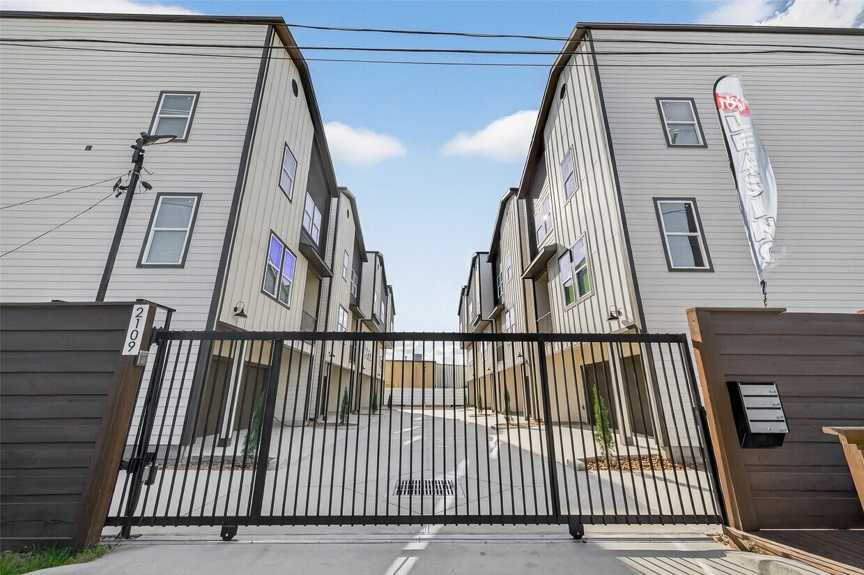 Foto principal - 2109 Marnel Rd