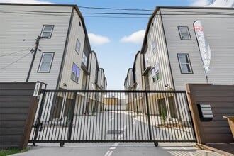 Building Photo - 2109 Marnel Rd