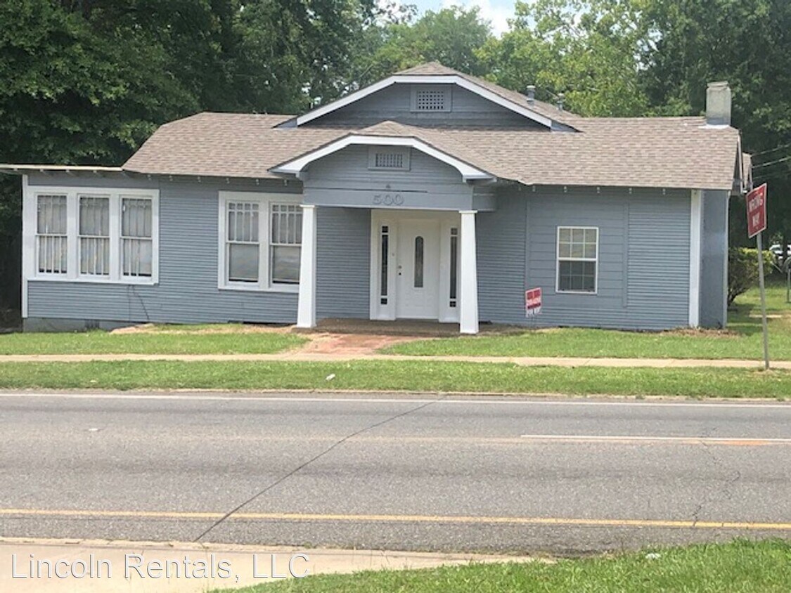 Primary Photo - 6 br, 2 bath House - 500 S. Trenton Street