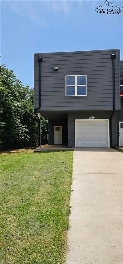 Foto principal - 432 W College St