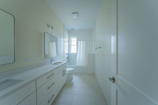 Foto del edificio - Luxurious 3b/2b + Den Living in Lincoln Park