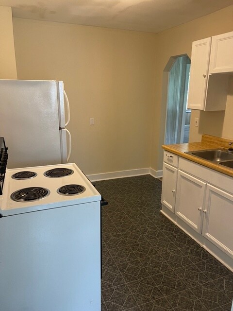 Building Photo - 260 Lakewood Dr