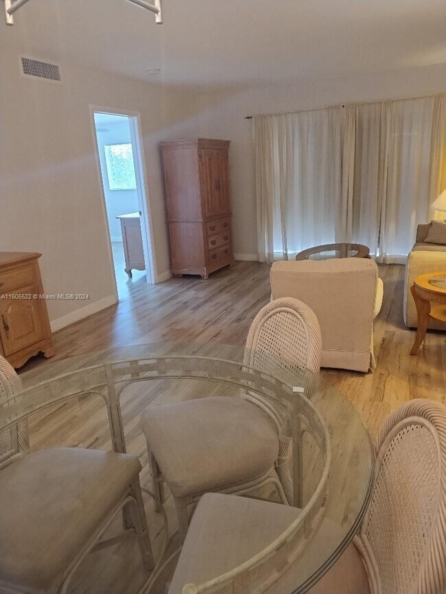 Foto del edificio - 2440 SW 81st Ave