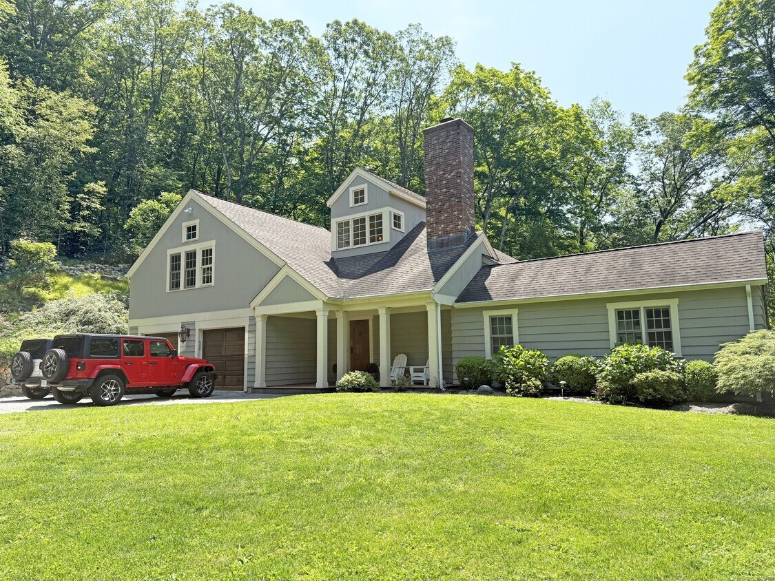 Primary Photo - 115 Godfrey Rd E