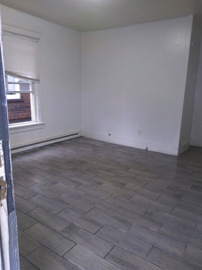 Building Photo - 818 Shorb Ave NW