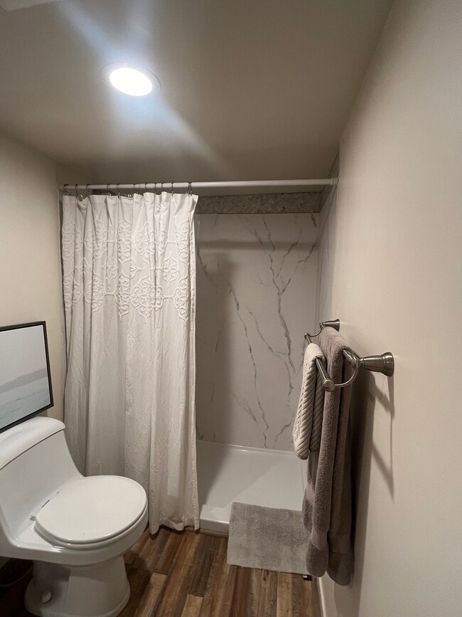 Building Photo - 1174 Ella St