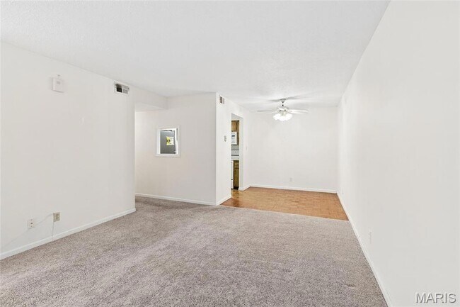 Foto del edificio - 2434 Fowler Ave