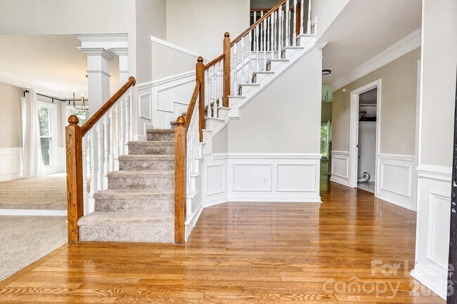 Foto del edificio - 9015 Chimney Ridge Trail